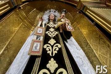 La Virgen del Carmen vuelve a presidir el altar mayor de la iglesia de San Gregorio/Francisco Javier Santana.